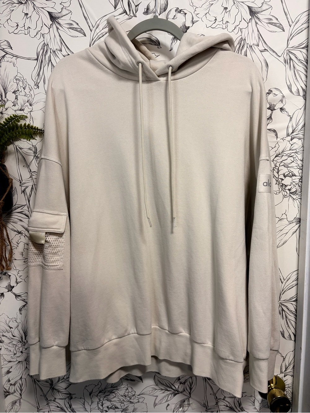 ALO yoga cargo pocket hoodie